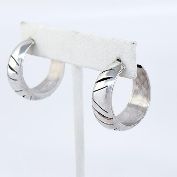 Vintage Mexico SU Sterling Silver 925 Engraved Wide Hoop Earrings - Picture 4 of 8